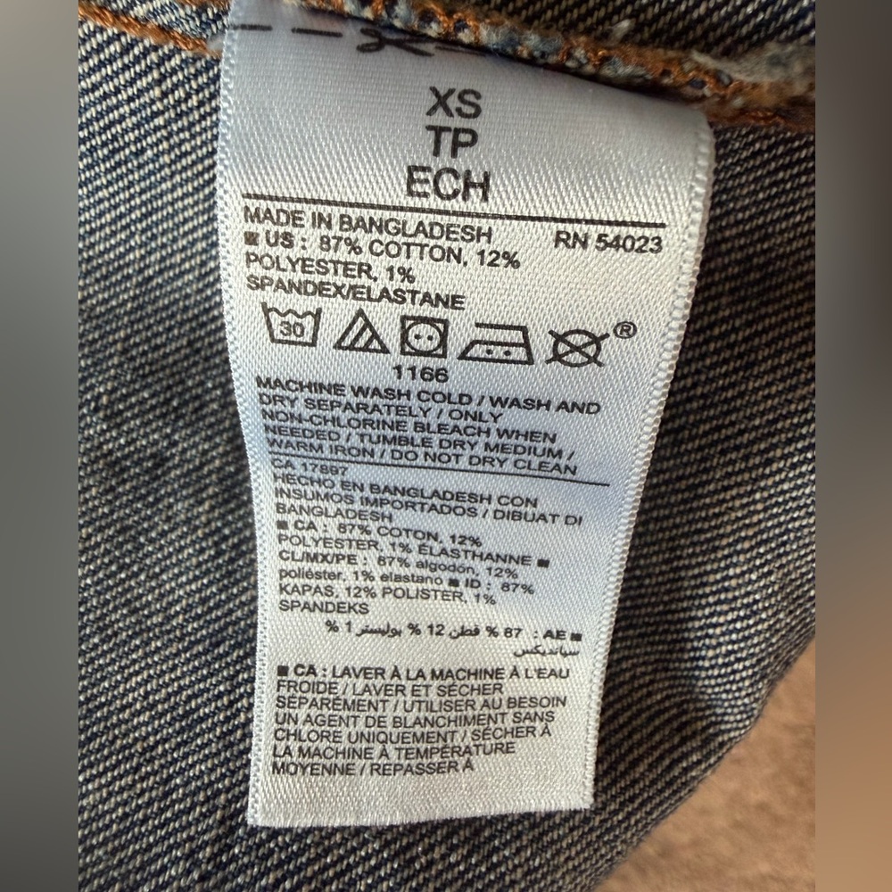 Old Navy Women’s XS Blue Denim Jacket Like New - Picture 5 of 5